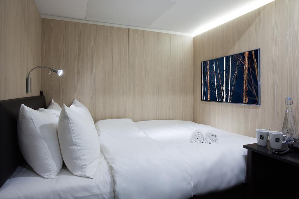 The Z Hotel Soho Лондон Екстериор снимка
