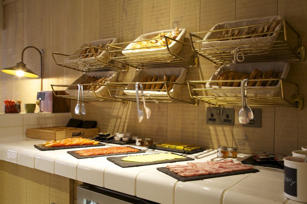 The Z Hotel Soho Лондон Екстериор снимка