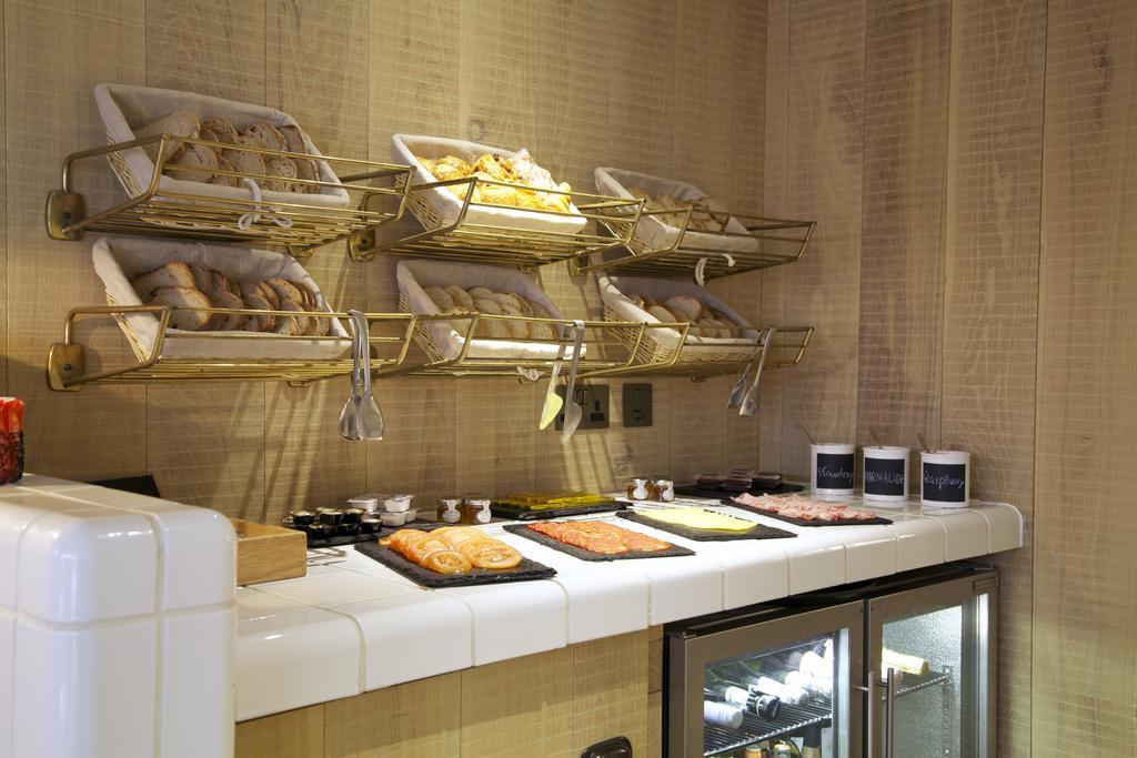 The Z Hotel Soho Лондон Екстериор снимка