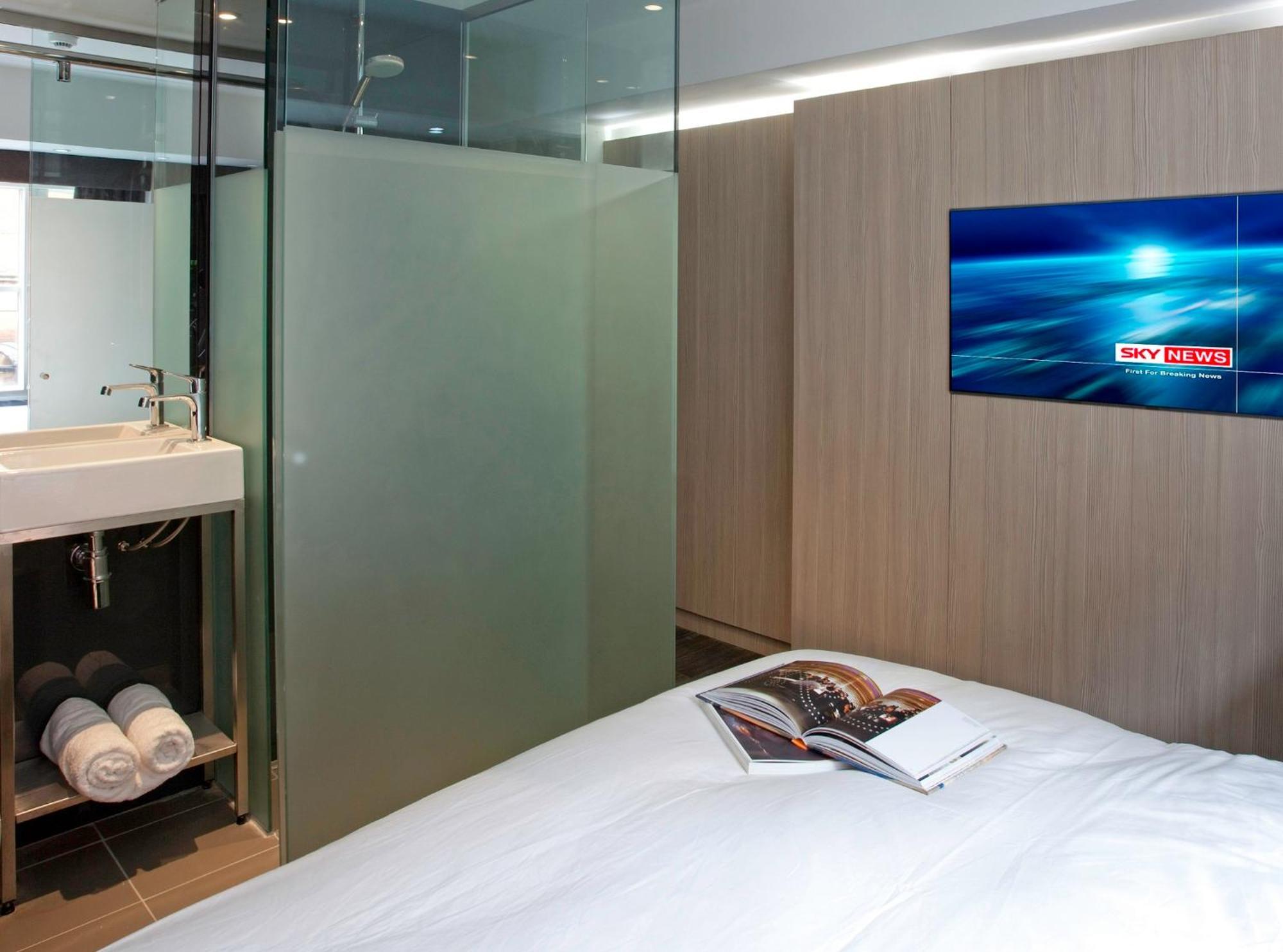 The Z Hotel Soho Лондон Екстериор снимка