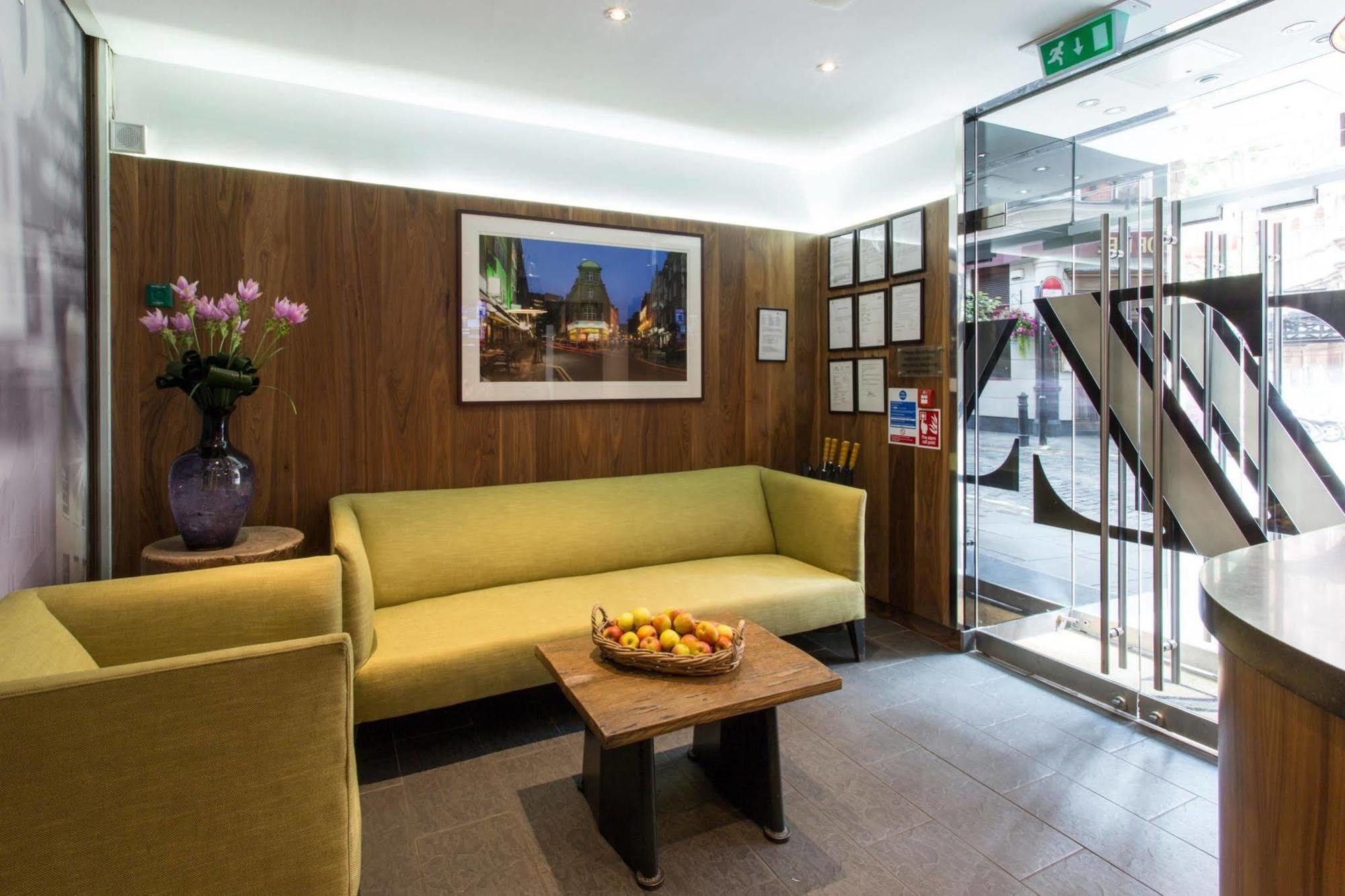 The Z Hotel Soho Лондон Екстериор снимка
